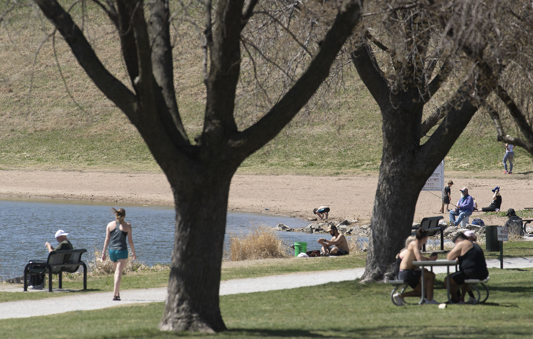 Holmes Lake crowd